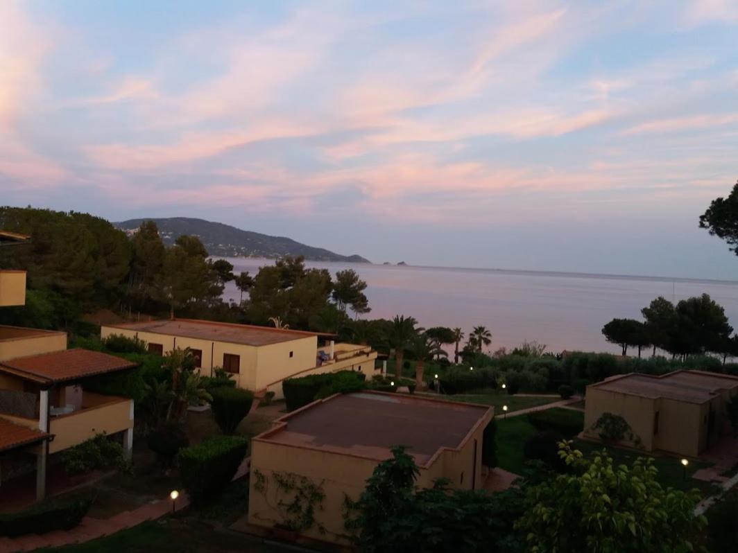 Casa Del Golfo Aparthotel Lacona Exterior photo
